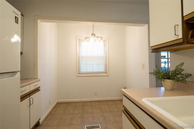 27127 Dartmouth Street, Madison Heights, MI 48071