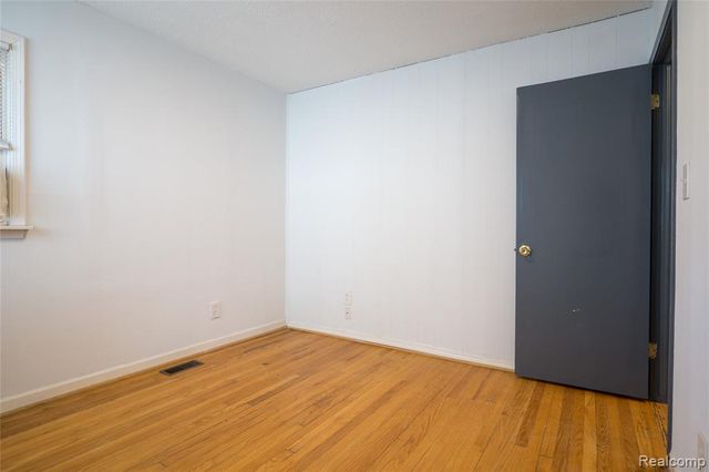 27127 Dartmouth Street, Madison Heights, MI 48071