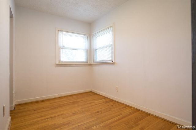 27127 Dartmouth Street, Madison Heights, MI 48071