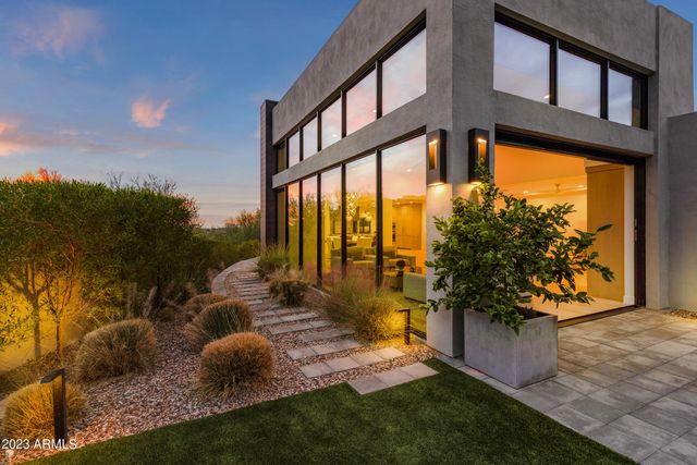 5841 N ECHO CANYON Circle, Phoenix, AZ 85018