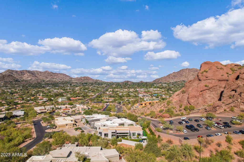 Image 100 of property listing at 5841 N ECHO CANYON Circle, Phoenix, AZ 85018