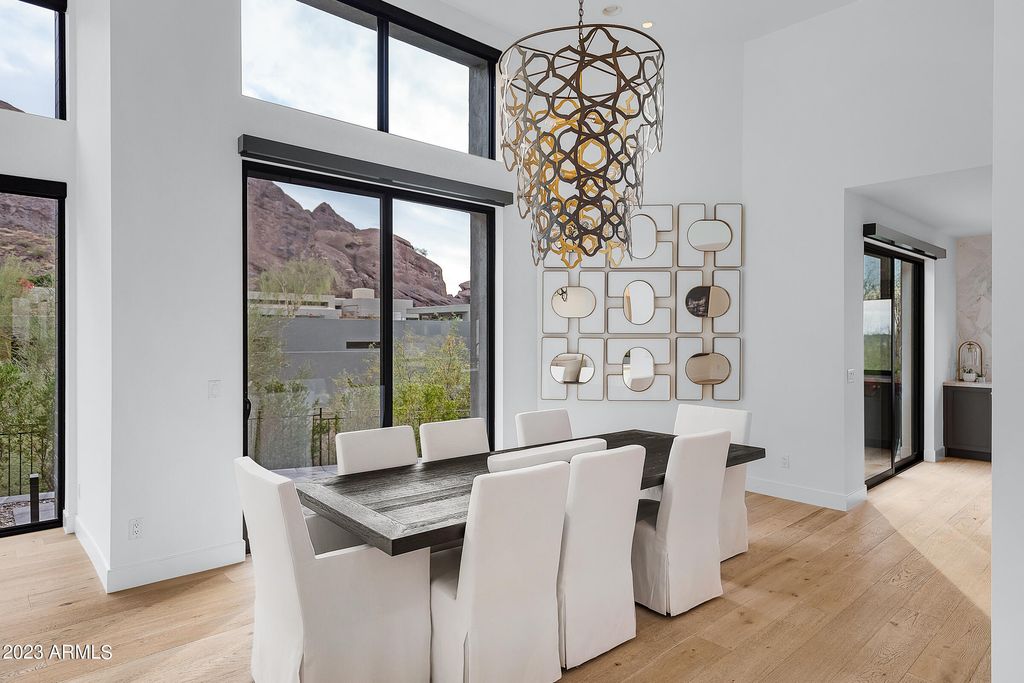 Image 20 of property listing at 5841 N ECHO CANYON Circle, Phoenix, AZ 85018
