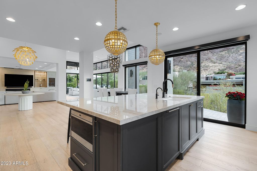 Image 21 of property listing at 5841 N ECHO CANYON Circle, Phoenix, AZ 85018