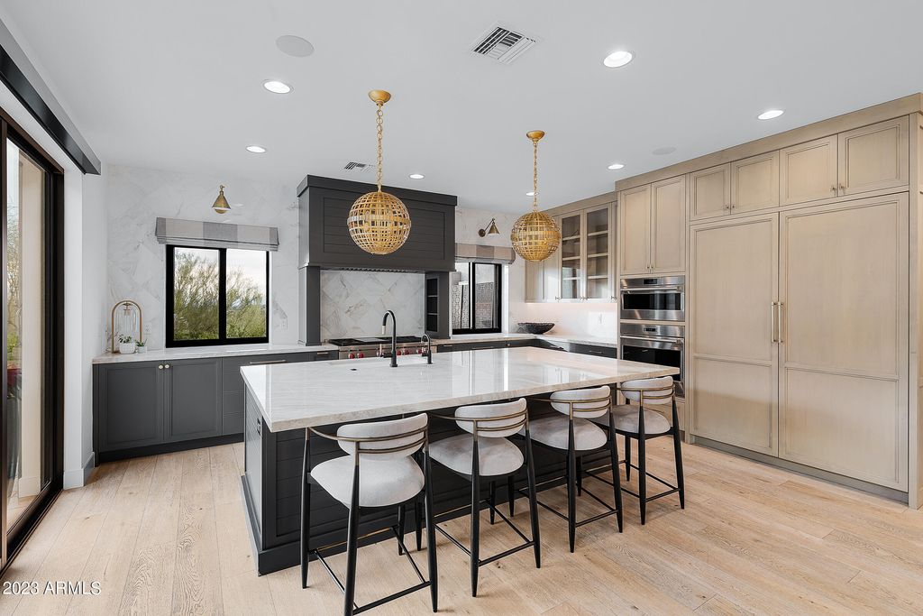 Image 26 of property listing at 5841 N ECHO CANYON Circle, Phoenix, AZ 85018
