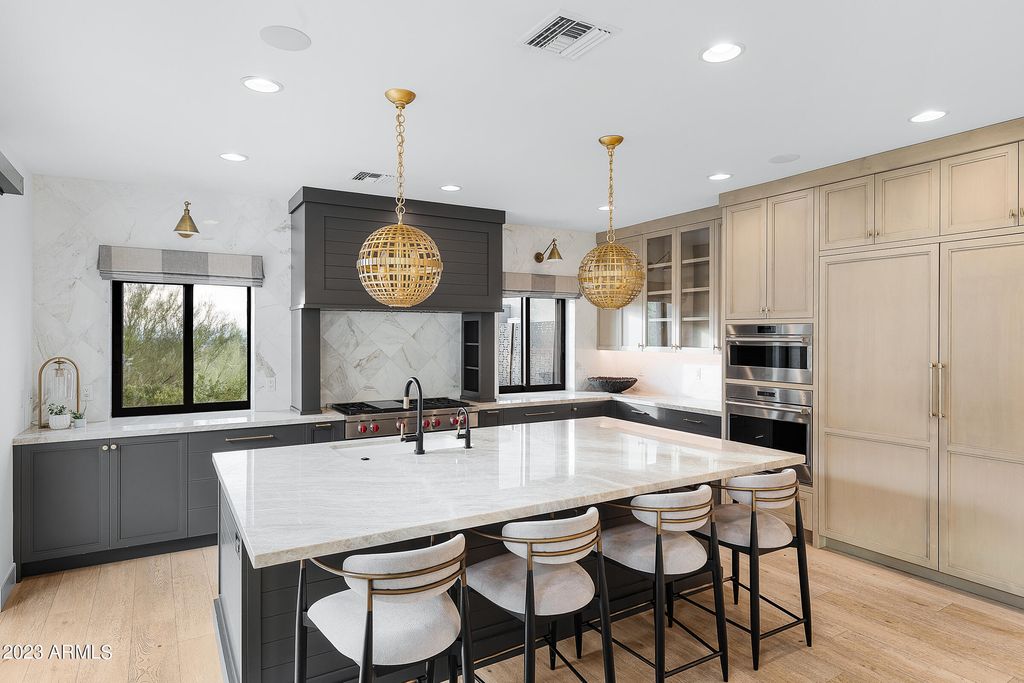 Image 27 of property listing at 5841 N ECHO CANYON Circle, Phoenix, AZ 85018
