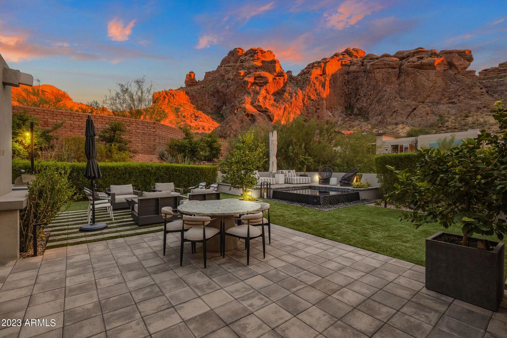 Image 4 of property listing at 5841 N ECHO CANYON Circle, Phoenix, AZ 85018