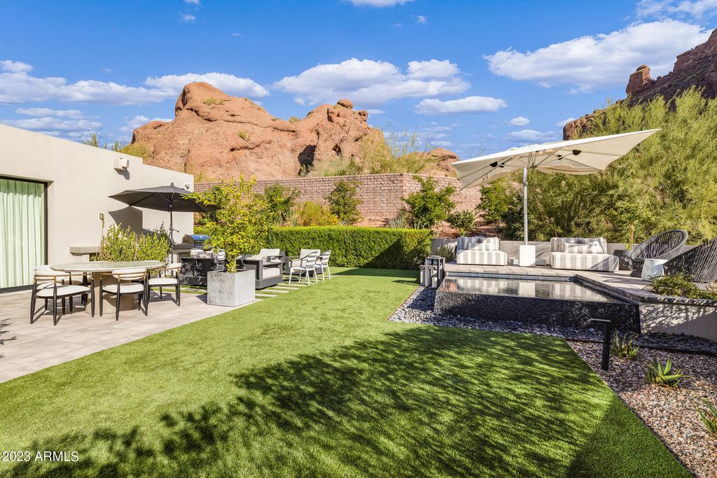 Image 5 of property listing at 5841 N ECHO CANYON Circle, Phoenix, AZ 85018