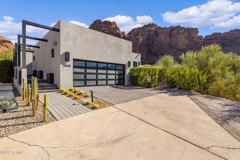 Image 58 of property listing at 5841 N ECHO CANYON Circle, Phoenix, AZ 85018