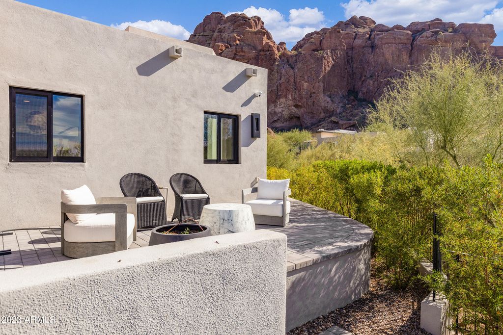 Image 63 of property listing at 5841 N ECHO CANYON Circle, Phoenix, AZ 85018