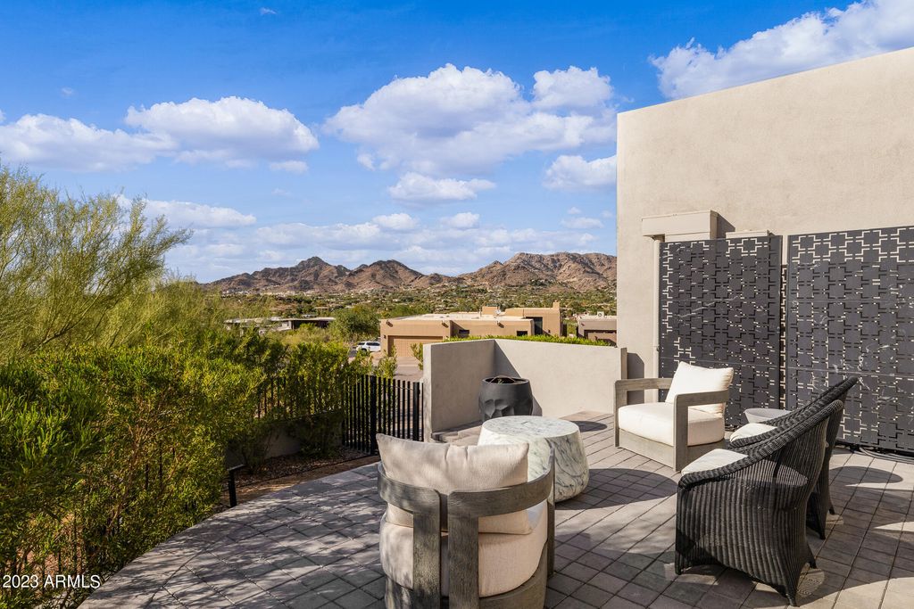 Image 64 of property listing at 5841 N ECHO CANYON Circle, Phoenix, AZ 85018