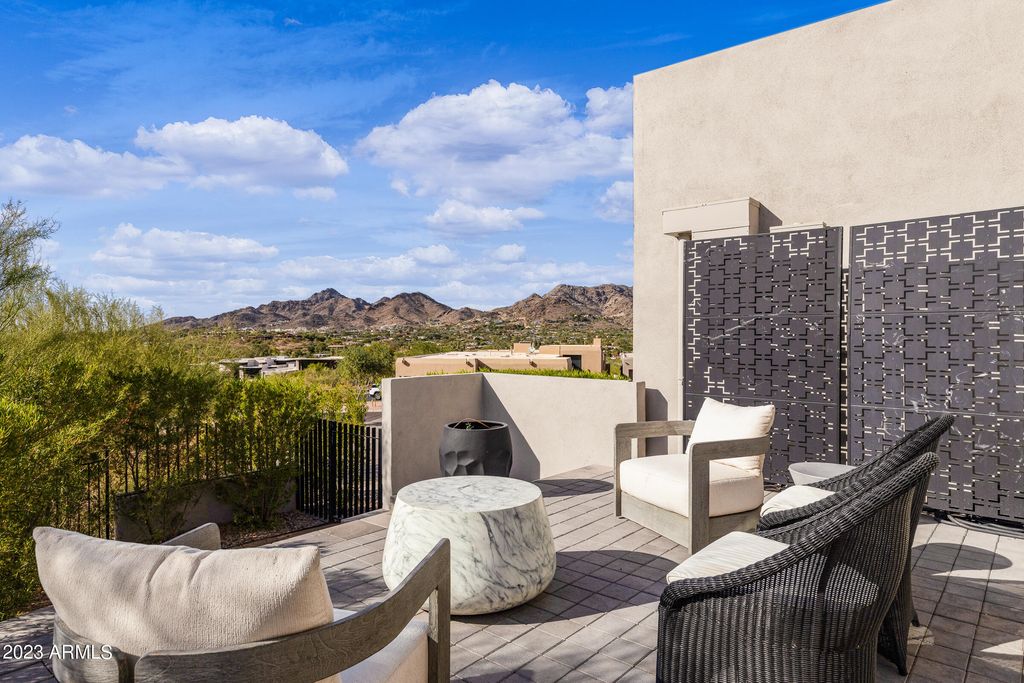 Image 65 of property listing at 5841 N ECHO CANYON Circle, Phoenix, AZ 85018
