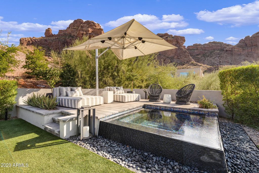 Image 7 of property listing at 5841 N ECHO CANYON Circle, Phoenix, AZ 85018