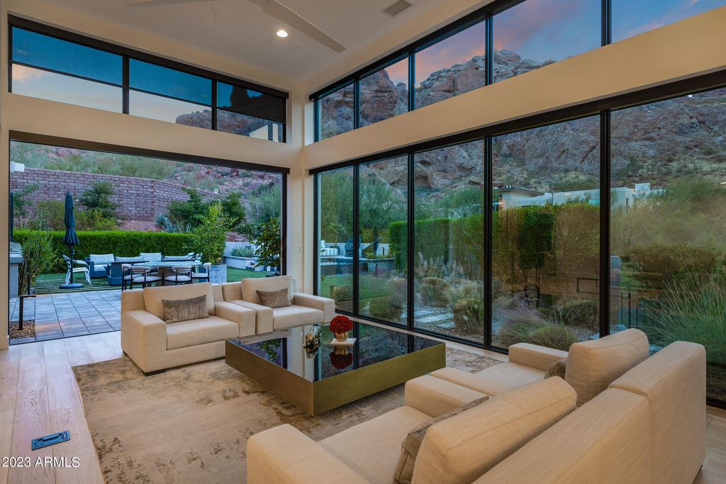 Image 77 of property listing at 5841 N ECHO CANYON Circle, Phoenix, AZ 85018
