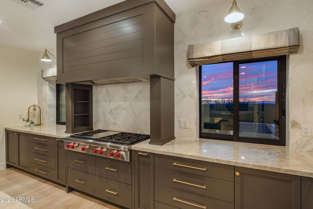 Image 80 of property listing at 5841 N ECHO CANYON Circle, Phoenix, AZ 85018