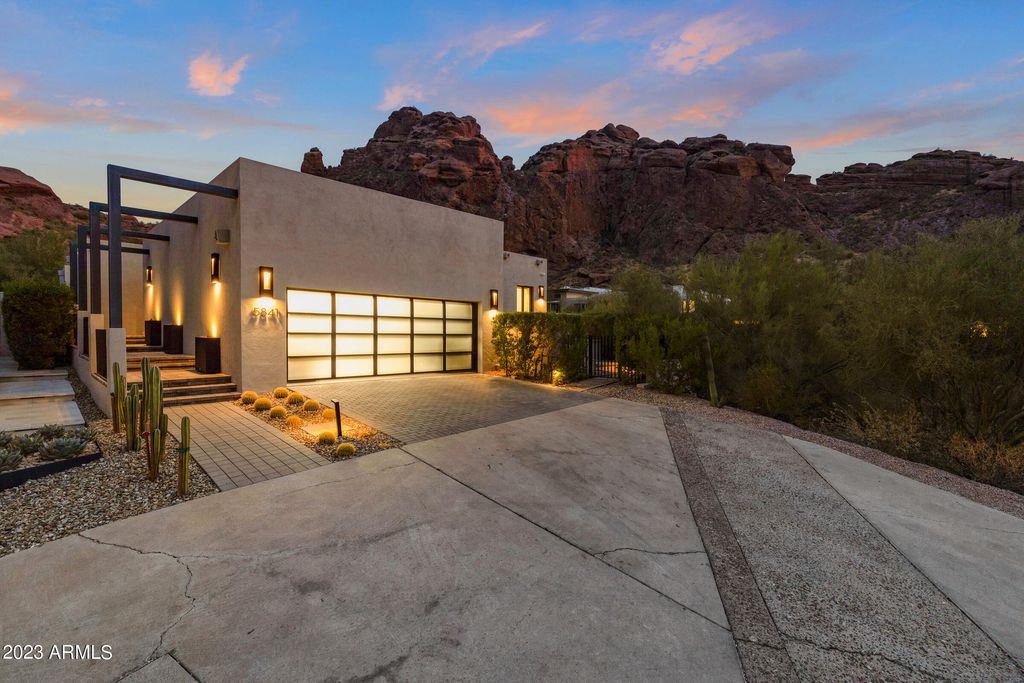 Image 83 of property listing at 5841 N ECHO CANYON Circle, Phoenix, AZ 85018