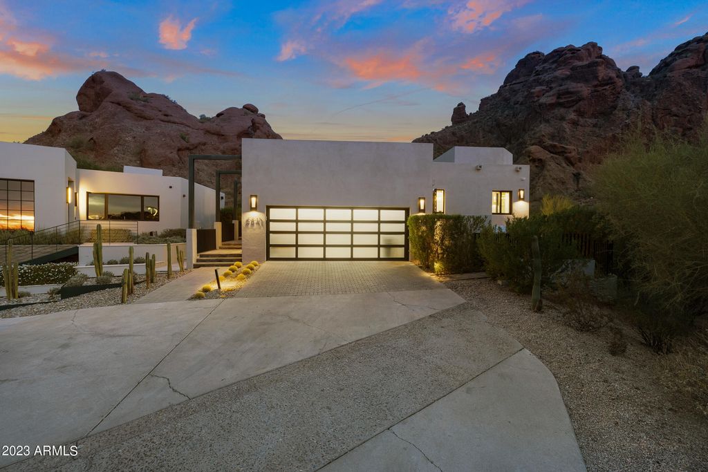 Image 84 of property listing at 5841 N ECHO CANYON Circle, Phoenix, AZ 85018
