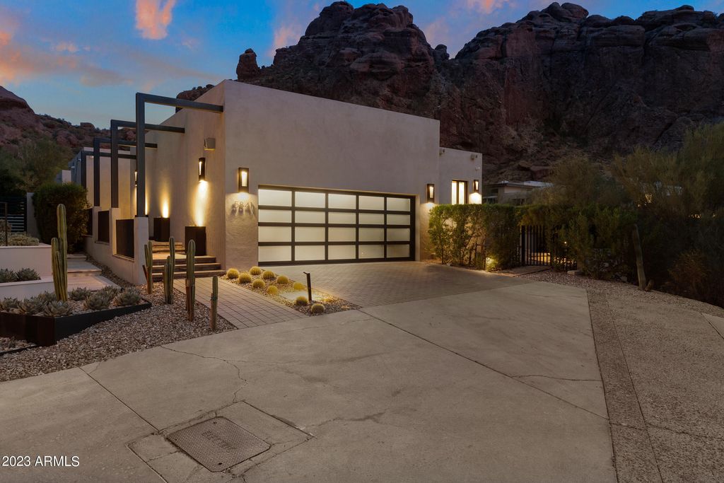 Image 86 of property listing at 5841 N ECHO CANYON Circle, Phoenix, AZ 85018
