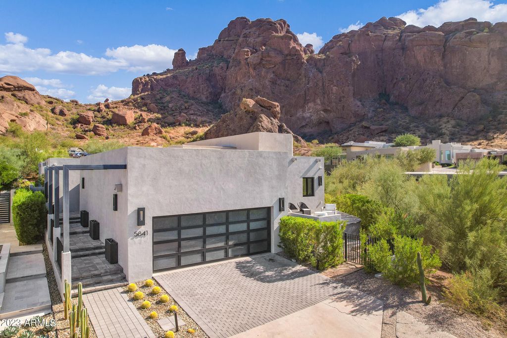 Image 87 of property listing at 5841 N ECHO CANYON Circle, Phoenix, AZ 85018