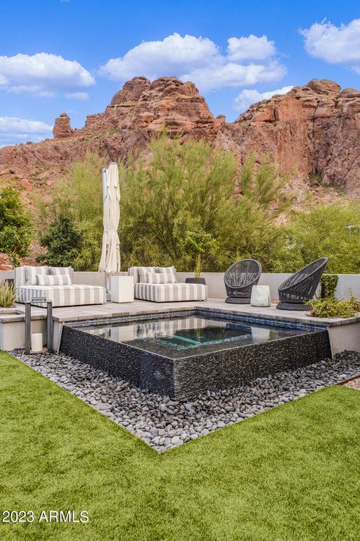 Image 9 of property listing at 5841 N ECHO CANYON Circle, Phoenix, AZ 85018