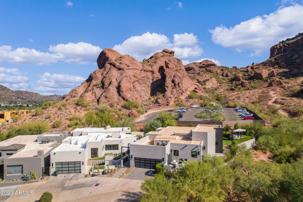 Image 90 of property listing at 5841 N ECHO CANYON Circle, Phoenix, AZ 85018