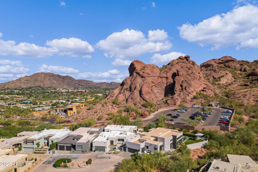 Image 93 of property listing at 5841 N ECHO CANYON Circle, Phoenix, AZ 85018