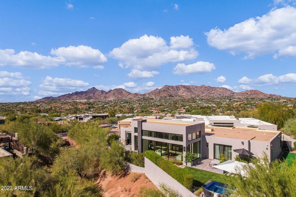 Image 94 of property listing at 5841 N ECHO CANYON Circle, Phoenix, AZ 85018
