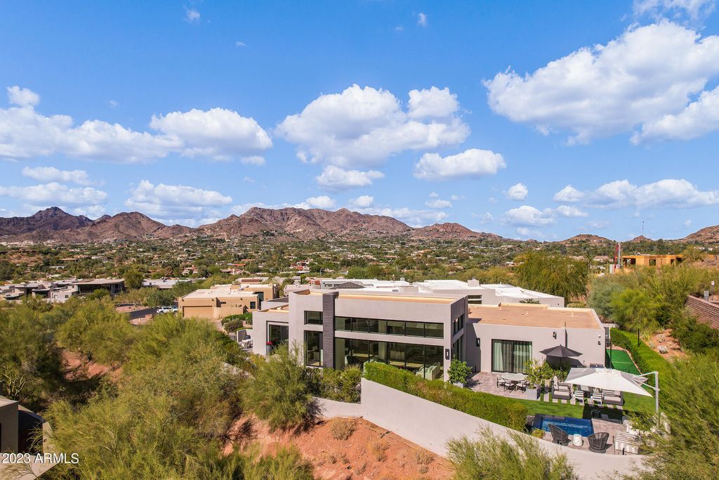 Image 95 of property listing at 5841 N ECHO CANYON Circle, Phoenix, AZ 85018