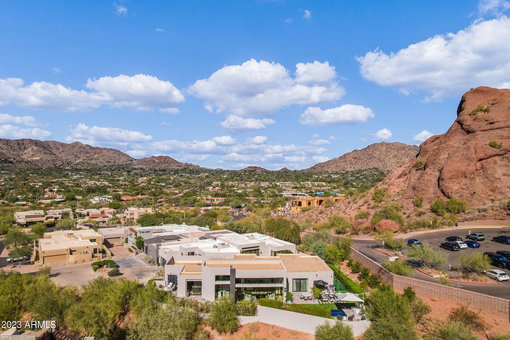 Image 98 of property listing at 5841 N ECHO CANYON Circle, Phoenix, AZ 85018