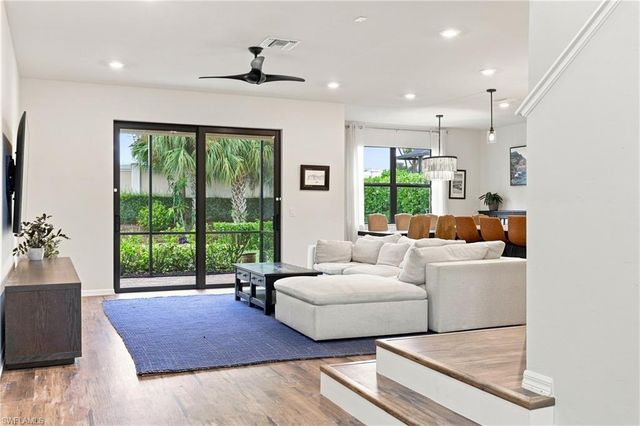 7186 Wilton DR, Naples, FL 34109