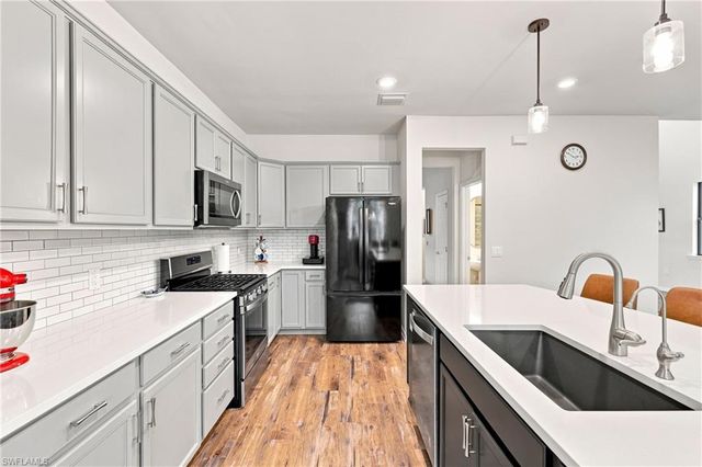 7186 Wilton DR, Naples, FL 34109