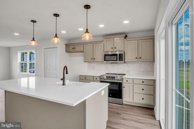 8 MELROSE LANE, Palmyra, PA 17078
