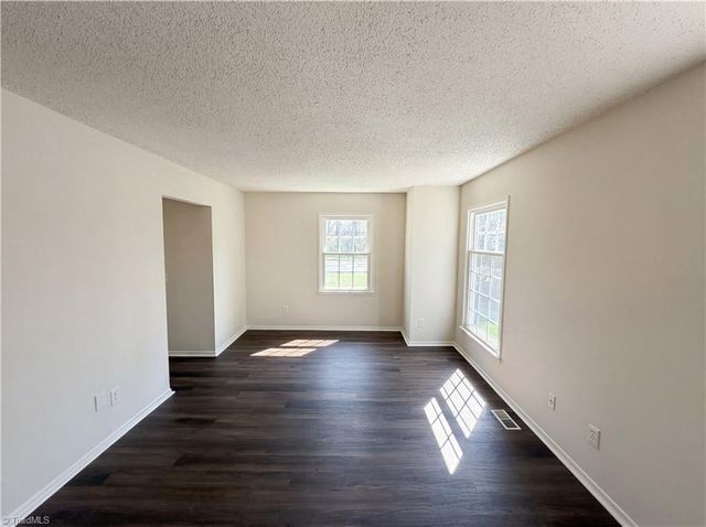 4050 Huntingreen Lane A, Winston-salem, NC 27106