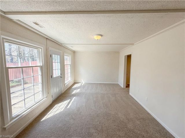 4050 Huntingreen Lane A, Winston-salem, NC 27106