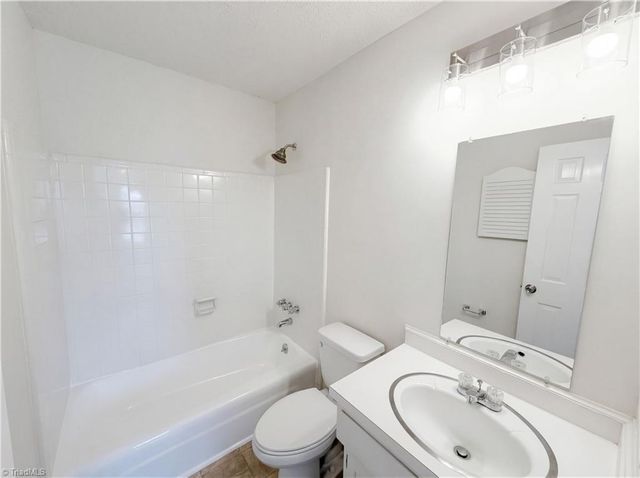 4050 Huntingreen Lane A, Winston-salem, NC 27106