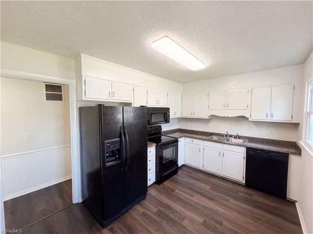 4050 Huntingreen Lane A, Winston-salem, NC 27106