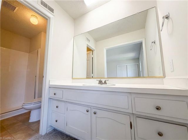 4050 Huntingreen Lane A, Winston-salem, NC 27106