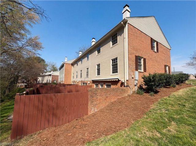 4050 Huntingreen Lane A, Winston-salem, NC 27106