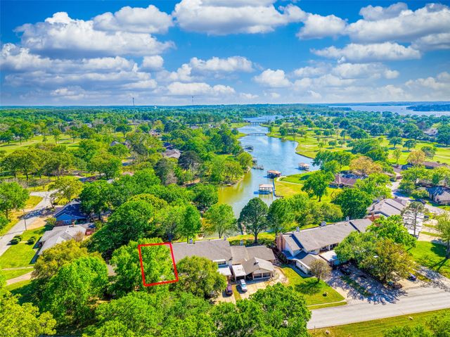 151 N Bay Drive, Bullard, TX 75757