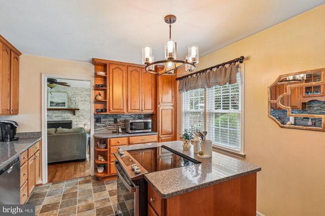 7823 FRIARS CT, Alexandria, VA 22306