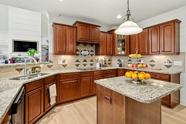 6876 Walnut Hills Dr, Brentwood, TN 37027