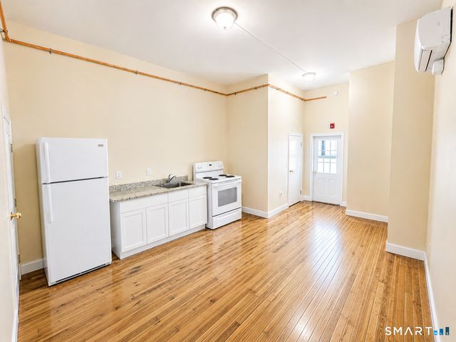 105 Bank Street 1E, Waterbury, CT 06702