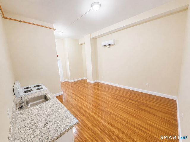 105 Bank Street 1E, Waterbury, CT 06702