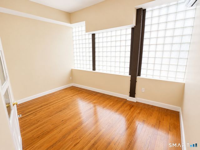 105 Bank Street 1E, Waterbury, CT 06702