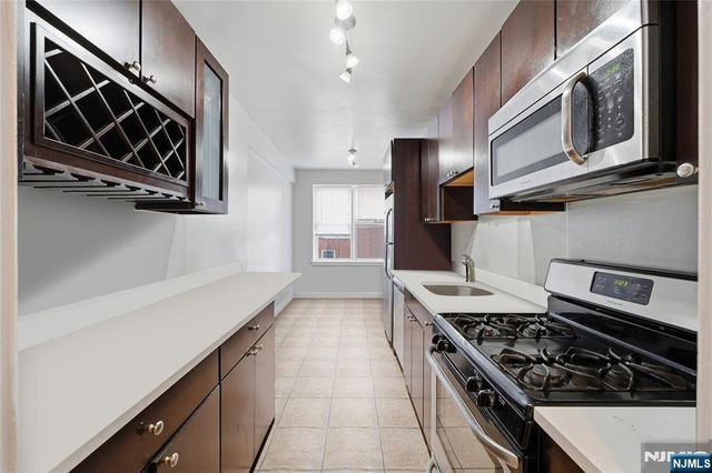 2520 John F Kennedy, Jersey City, NJ 07304