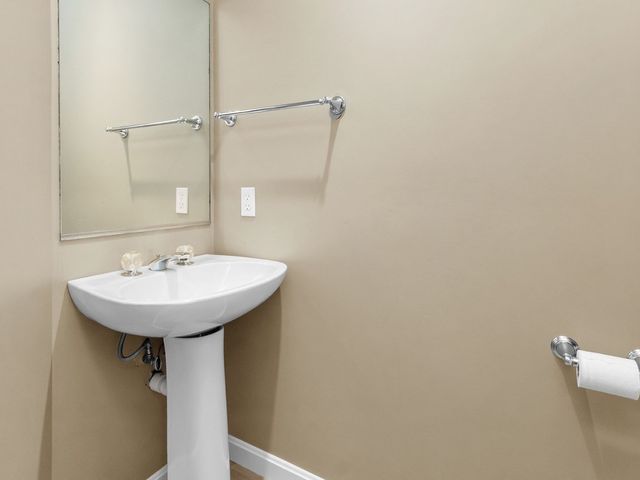 33 Bishops Forest Drive 33, Waltham, MA 02452