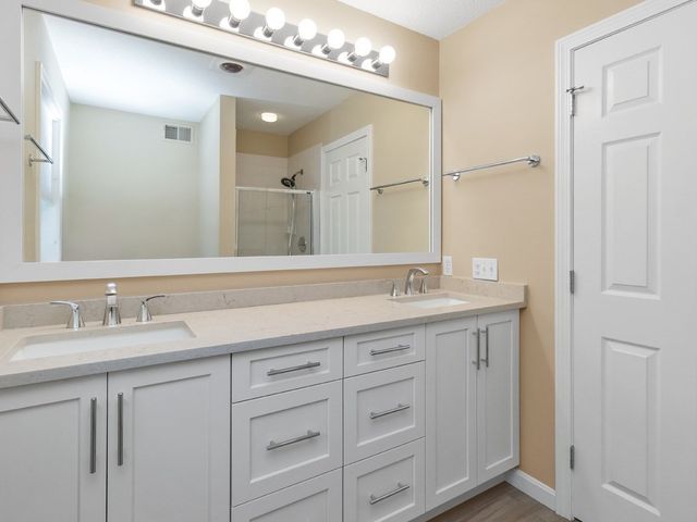 33 Bishops Forest Drive 33, Waltham, MA 02452