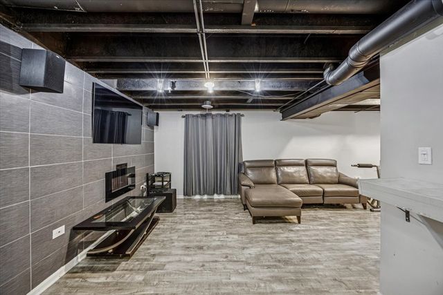 246 Owen Street, Matteson, IL 60443