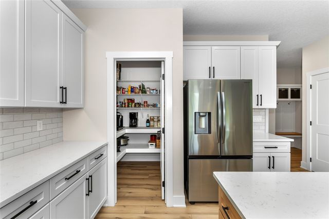 1540 NW Bull Run Court, Waukee, IA 50263