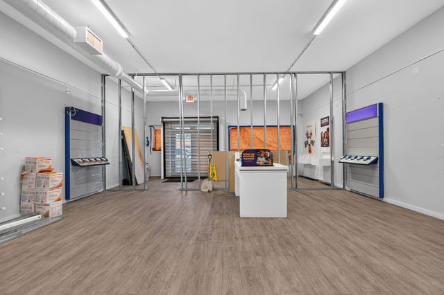 1005 W Broadway Avenue, Minneapolis, MN 55411