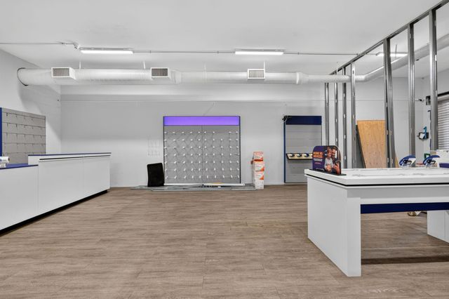 1005 W Broadway Avenue, Minneapolis, MN 55411